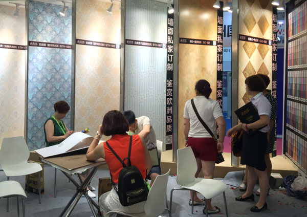 蒙太奇上海展會(huì)：現(xiàn)場(chǎng)訪客爆滿(mǎn) 加盟非?；鸨?></a> </div>
                        <div   id=